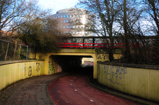 900594 Gezicht op het tunneltje in de Van Goghlaan te Utrecht, onder de Waterlinieweg door.